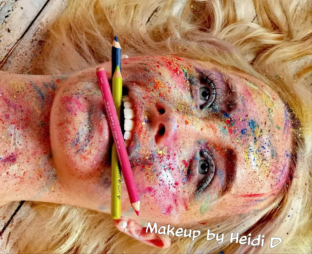 bunte Farbkleckse-Makeup I Heidi Debbah, Maskenbildnerin & Visagistin;